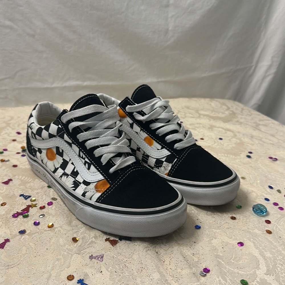 Ladies Vans.   Size 5.5.   Like new